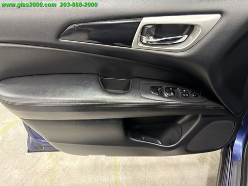 Used 2019 Nissan Pathfinder SV AWD/4WD image 27