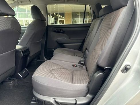 Used 2024 Toyota Highlander LE image 20