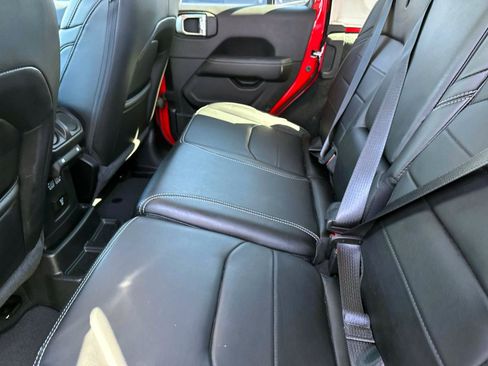 Used 2023 Jeep Wrangler Unlimited Sahara w/ Cold Weather Group AWD/4WD image 6