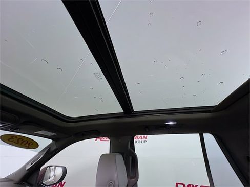 Used 2023 GMC Yukon SLT w/ SLT Luxury Package image 25