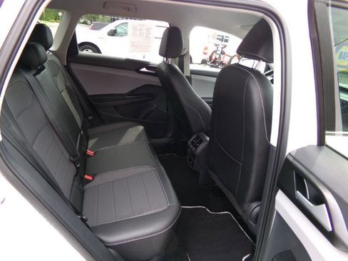 Used 2023 Volkswagen Taos SE AWD/4WD image 43
