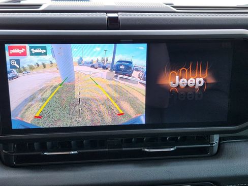 Used 2024 Jeep Gladiator Mojave w/ Technology Group AWD/4WD image 18