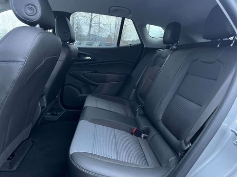 Used 2025 Chevrolet Trax LT image 23