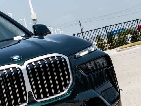 New 2026 BMW ALPINA XB7 AWD/4WD image 9