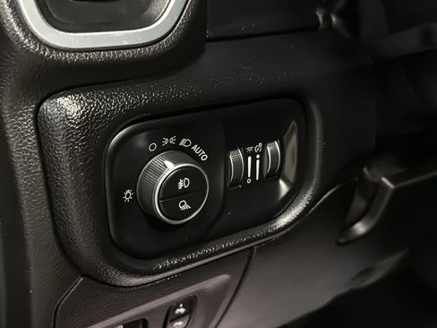 Used 2019 RAM 1500 Laramie AWD/4WD image 22