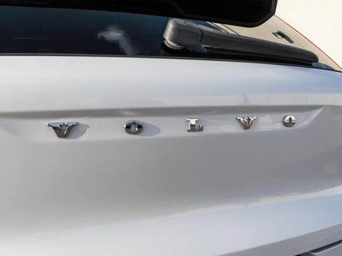 Used 2021 Volvo XC40 T4 R-Design image 54