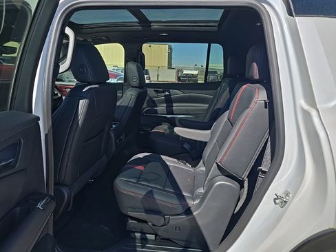 Used 2025 Chevrolet Traverse RS w/ LPO, Floor Liner Package AWD/4WD image 18