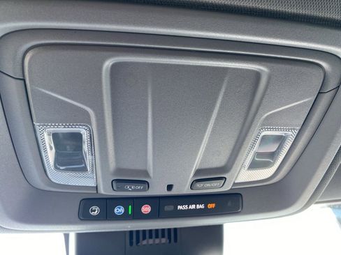 Used 2022 GMC Sierra 1500 SLT image 17