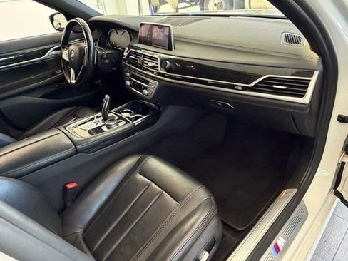 Used 2019 BMW 740i w/ M Sport Package RWD image 13