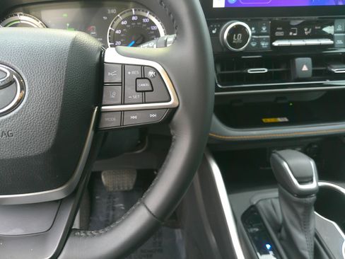 Used 2023 Toyota Highlander Bronze Edition image 21