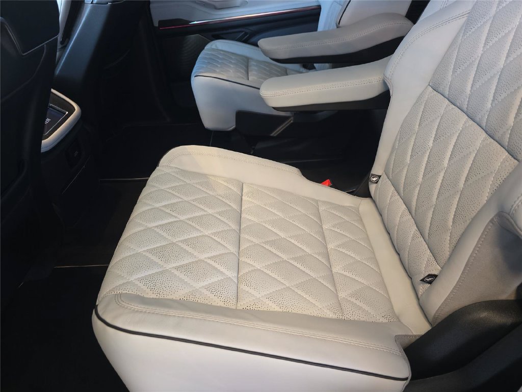 New 2027 Lincoln Navigator Black Label w/ Black Label Special Edition RWD image 14