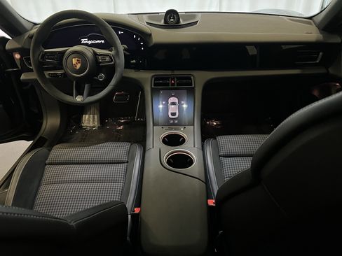 Certified 2025 Porsche Taycan image 17