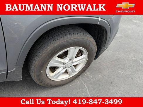 Used 2020 Chevrolet Trax LT w/ LT Convenience Package AWD/4WD image 17