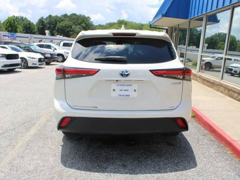 Used 2021 Toyota Highlander LE AWD/4WD image 5