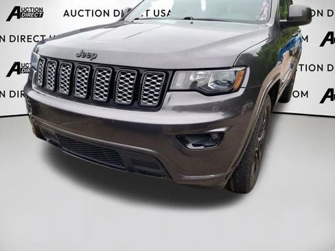 Used 2017 Jeep Grand Cherokee Altitude RWD image 2