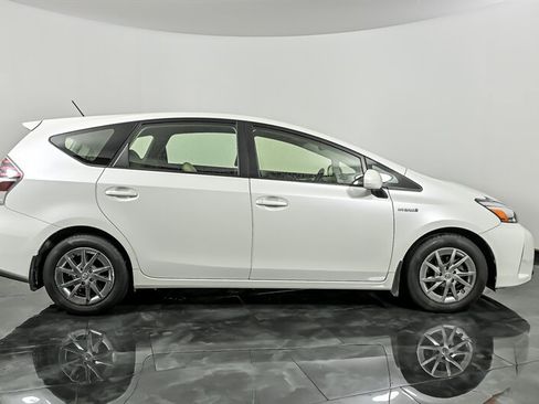 Used 2017 Toyota Prius V Four FWD image 10