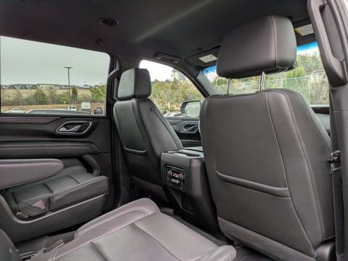 Used 2023 Chevrolet Suburban LT w/ Luxury Package image 25
