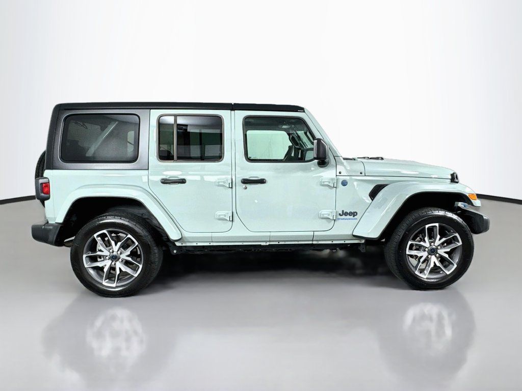 Used 2024 Jeep Wrangler Unlimited AWD/4WD image 6