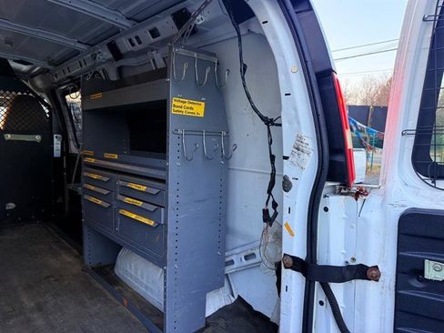 Used 2011 Chevrolet Express 2500 image 21