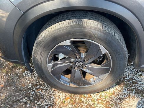 Used 2025 Nissan Rogue SV FWD image 32