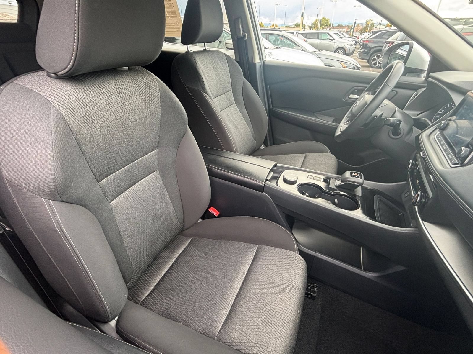 Used 2025 Nissan Rogue SV AWD/4WD image 35