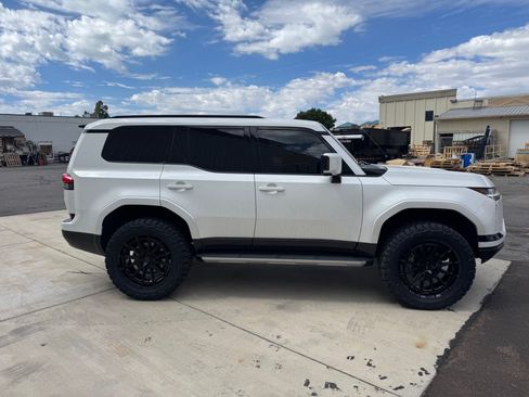 Used 2025 Lexus GX 550 w/ Accessory Package (2T) AWD/4WD image 5