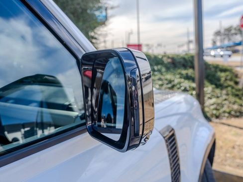 Used 2024 Land Rover Defender 130 S image 31