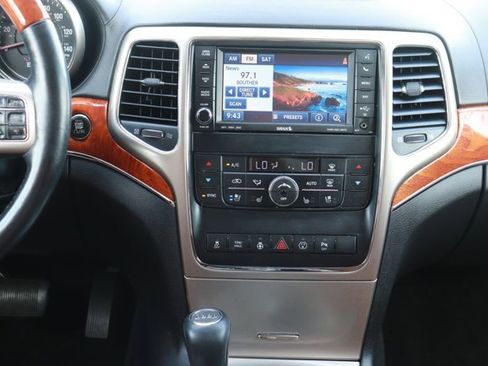 Used 2013 Jeep Grand Cherokee Overland w/ Advance Technology Group image 18