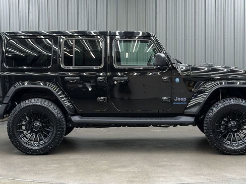 Used 2025 Jeep Wrangler Unlimited Sahara AWD/4WD image 6