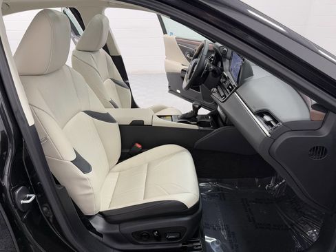 Used 2025 Lexus ES 350 Ultra Luxury image 16