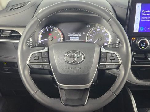 Used 2024 Toyota Highlander XLE image 24