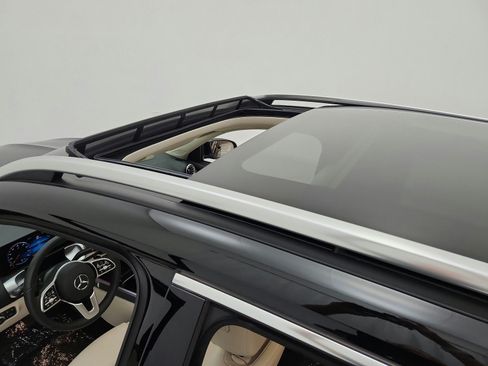 Used 2023 Mercedes-Benz GLB 250 image 11
