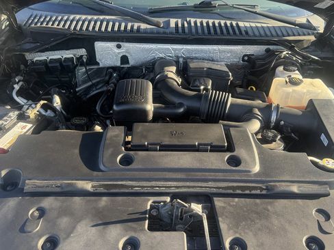 Used 2014 Ford Expedition XLT w/ Equipment Group 201A image 9