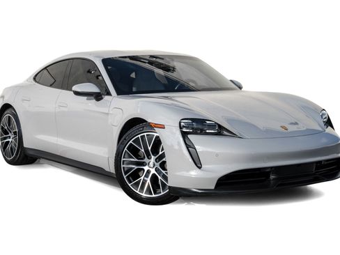 Used 2022 Porsche Taycan image 5