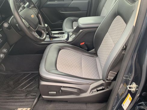 Used 2019 Chevrolet Colorado Z71 AWD/4WD image 17