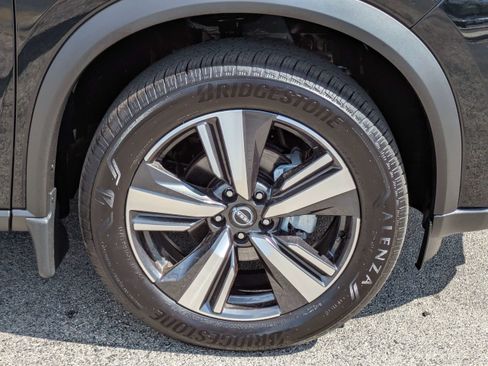 Certified 2025 Nissan Rogue SL w/ SL Premium Package FWD image 11