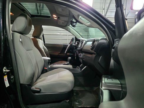 Used 2019 Toyota Tacoma SR5 image 17