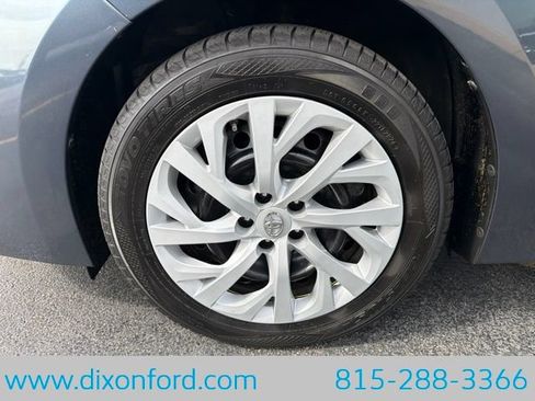 Used 2018 Toyota Corolla LE FWD image 27