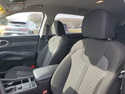 Used 2023 Kia Sorento LX image 10