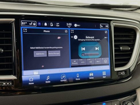 Certified 2024 Chrysler Pacifica Touring-L image 23