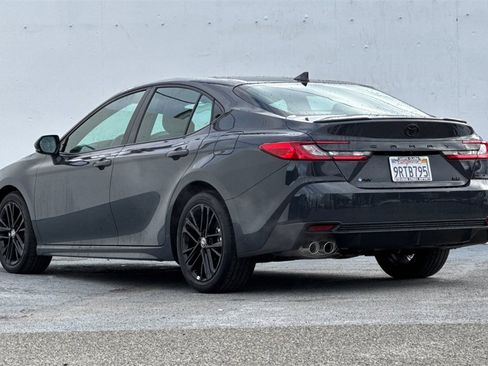 Used 2025 Toyota Camry SE image 6