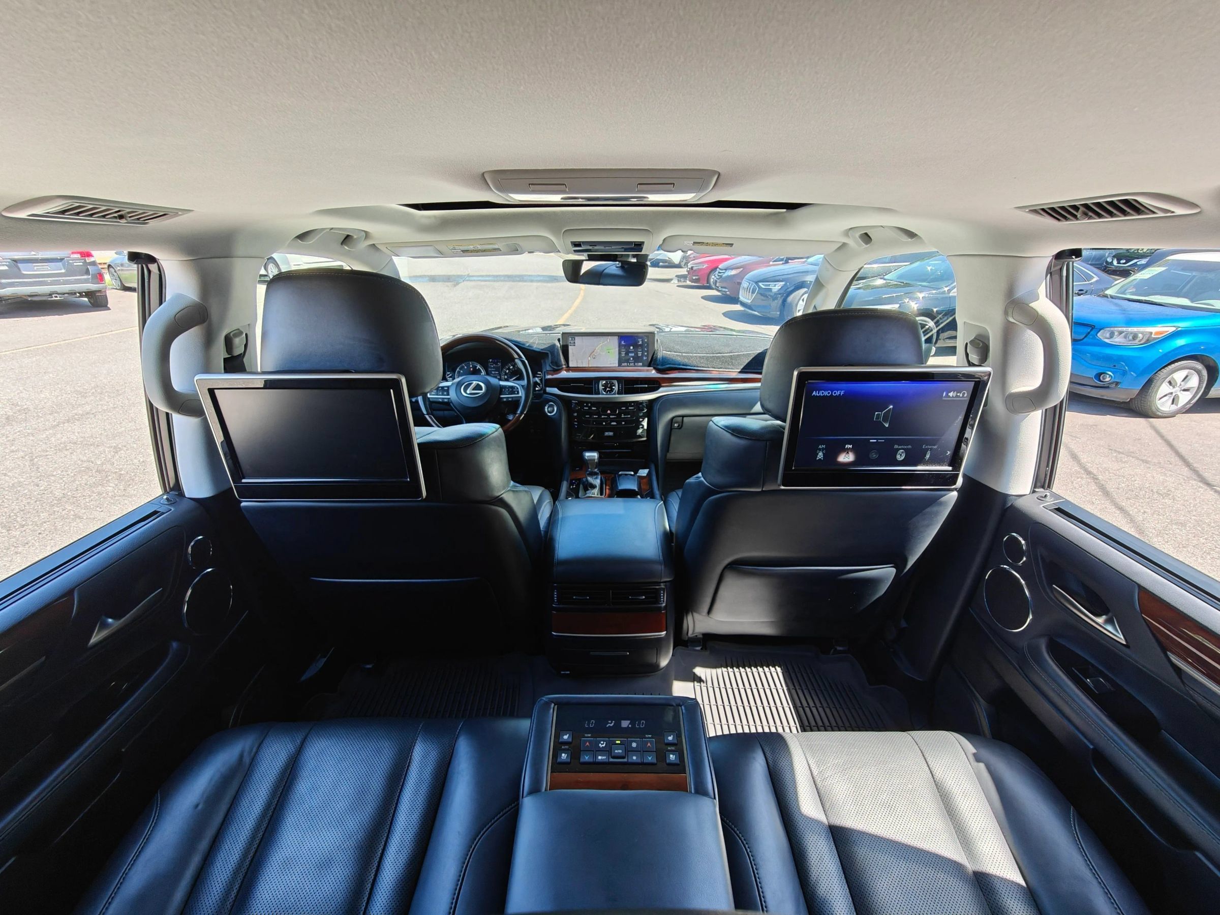 Used 2018 Lexus LX 570 4WD image 36