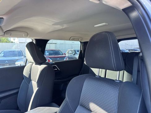 Used 2022 Mitsubishi Outlander ES image 14