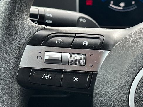 Used 2025 Hyundai Santa Cruz SEL FWD image 12
