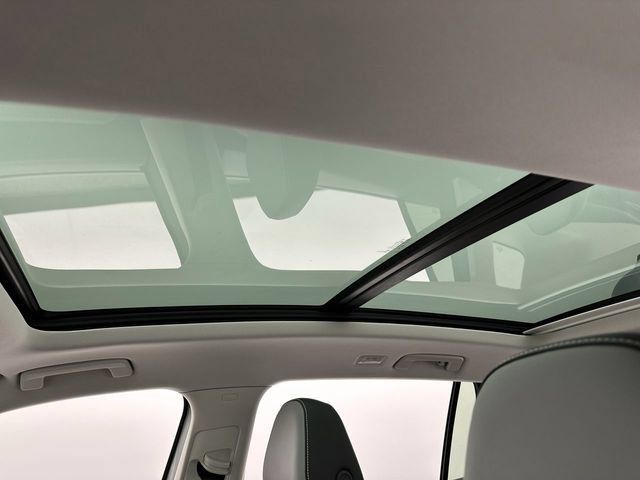 Certified 2025 Volkswagen Tiguan SE AWD/4WD image 21