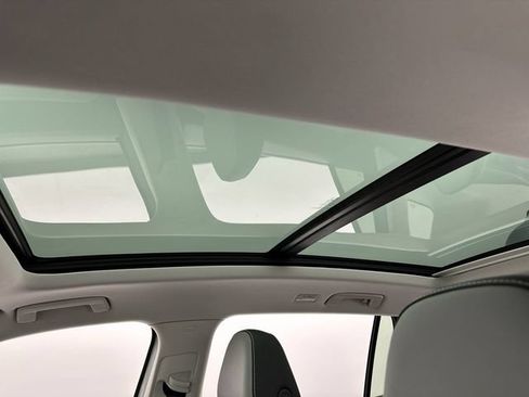 Certified 2025 Volkswagen Tiguan SE AWD/4WD image 21
