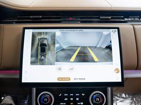 Used 2023 Land Rover Range Rover SV image 14