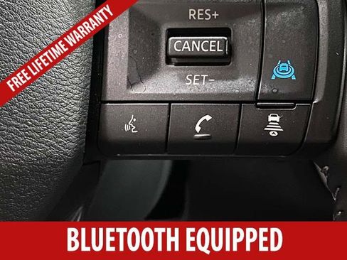 Used 2025 Nissan Rogue SV FWD image 11