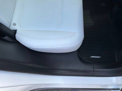 Used 2021 Tesla Model Y Long Range AWD/4WD image 56