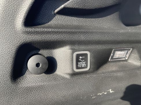 Used 2023 Jeep Grand Cherokee L Limited w/ Black Appearance Package image 15